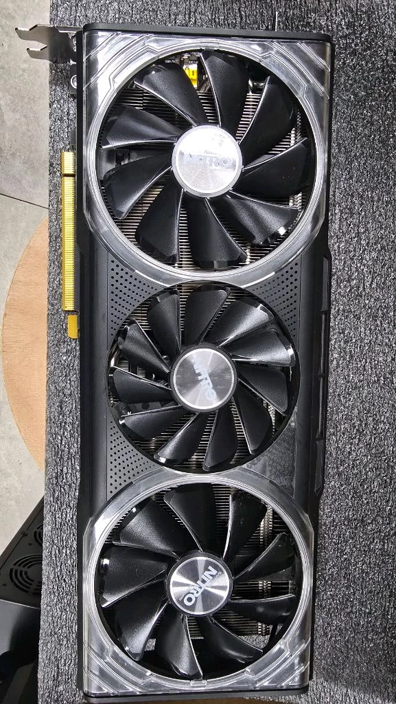 희귀품 사파이어 NITRO+ RX VEGA 64 8GB Limited Edition 그래픽카드 이미지