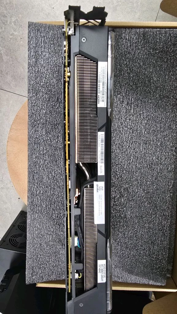희귀품 사파이어 NITRO+ RX VEGA 64 8GB Limited Edition 그래픽카드 이미지