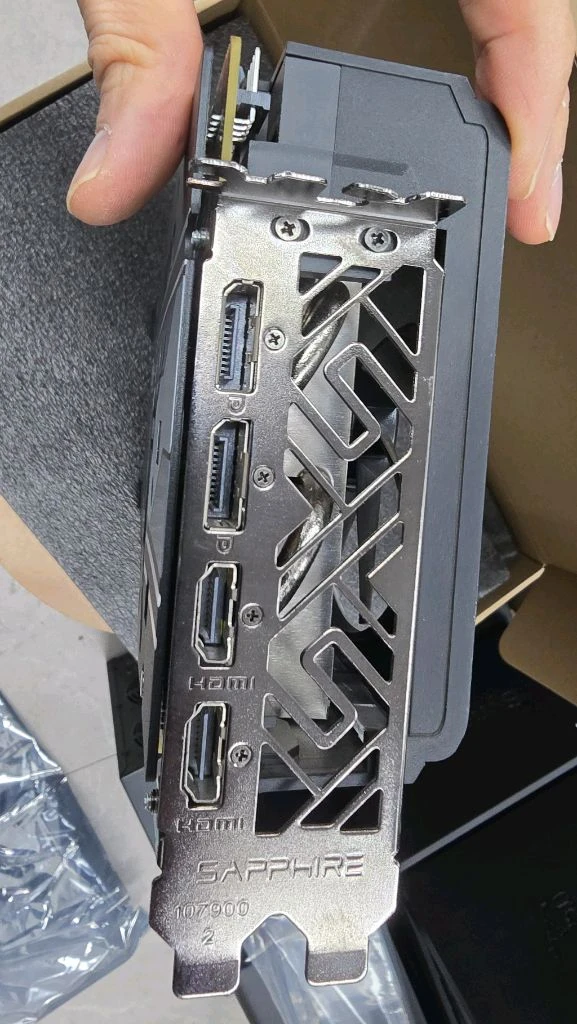 희귀품 사파이어 NITRO+ RX VEGA 64 8GB Limited Edition 그래픽카드 이미지
