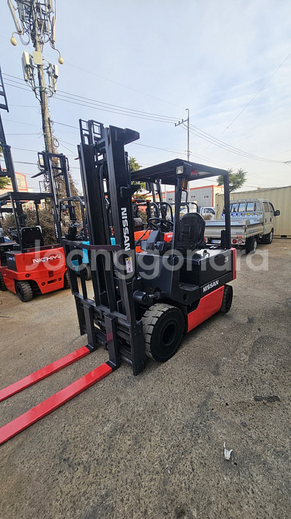 도매가판매 니산 좌식 2.5톤 전동지게차 4m 자동발장착 650만--1