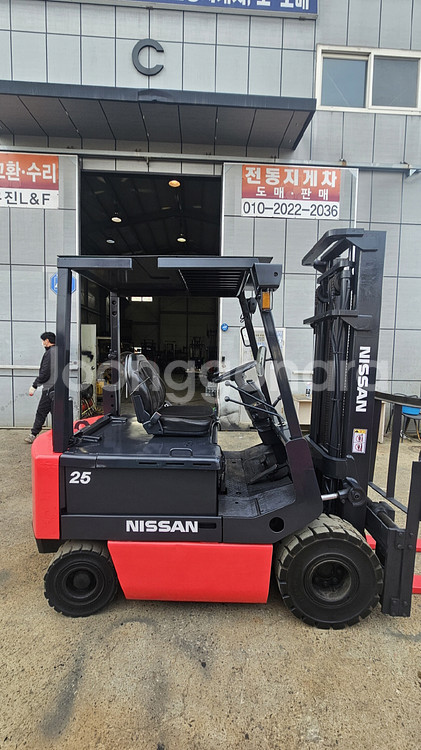 도매가판매 니산 좌식 2.5톤 전동지게차 4m 자동발장착 650만--2