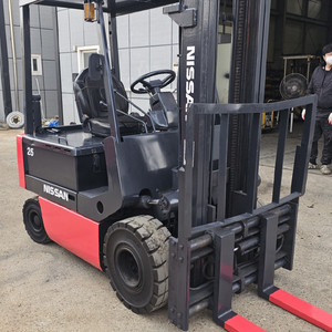 도매가판매 니산 좌식 2.5톤 전동지게차 4m 자동발장착 650만