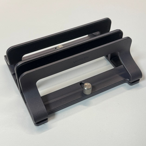 유그린 노트북 태블릿 수직 거치대 맥북 아이패드 클램쉘 스탠드 2슬롯 새제품 팝니다. UGREEN