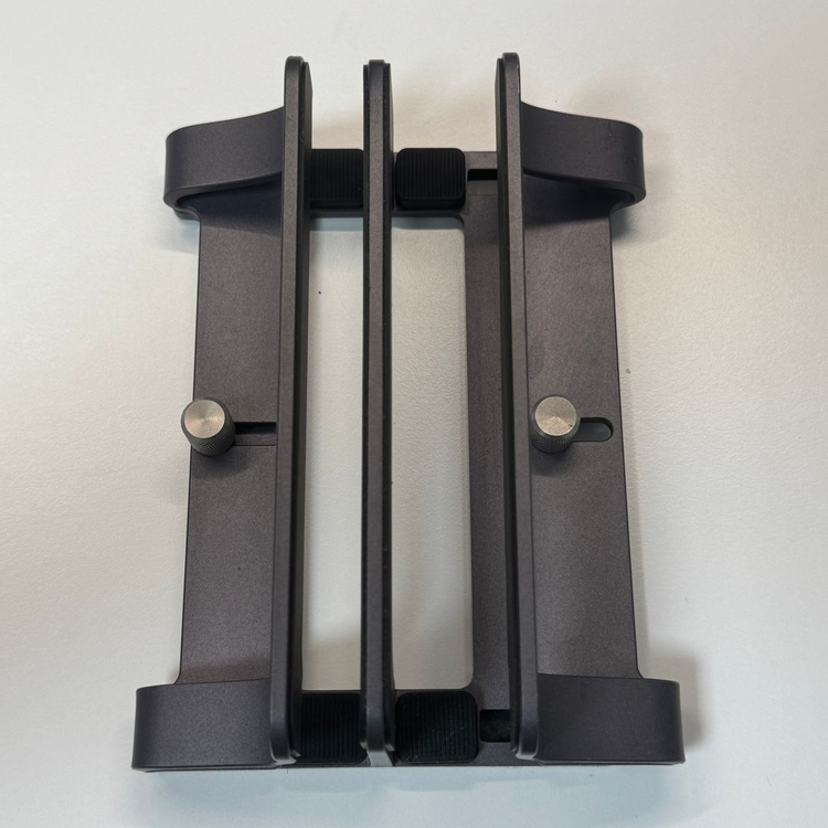 유그린 노트북 태블릿 수직 거치대 맥북 아이패드 클램쉘 스탠드 2슬롯 새제품 팝니다. UGREEN--2