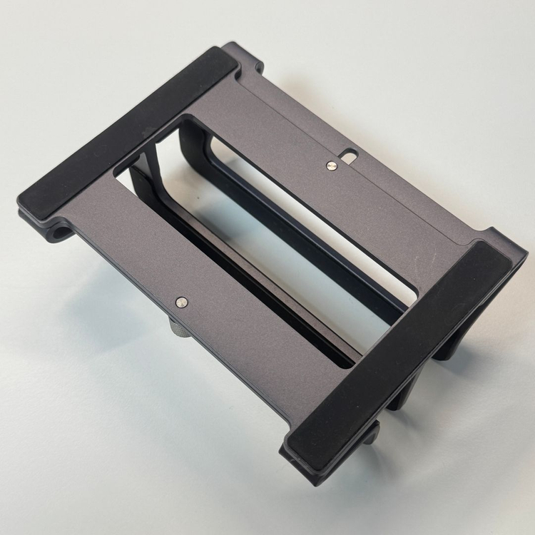 유그린 노트북 태블릿 수직 거치대 맥북 아이패드 클램쉘 스탠드 2슬롯 새제품 팝니다. UGREEN--1