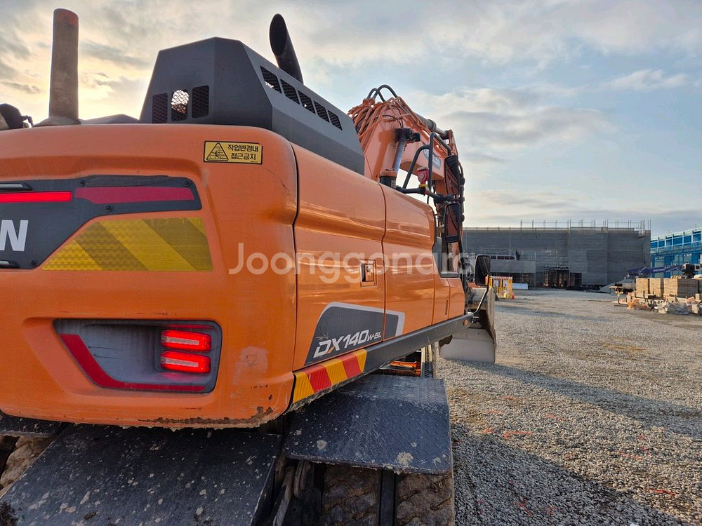 두산 굴삭기 타이어식 소개 합니다 제조사 : 두산 모델명 : DX140W-5L--2