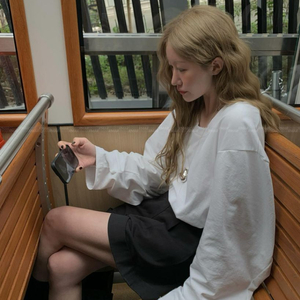 아루드 아웃핏 럭키 절개 긴팔 티셔츠