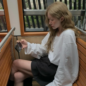 아루드 아웃핏 럭키 절개 긴팔 티셔츠