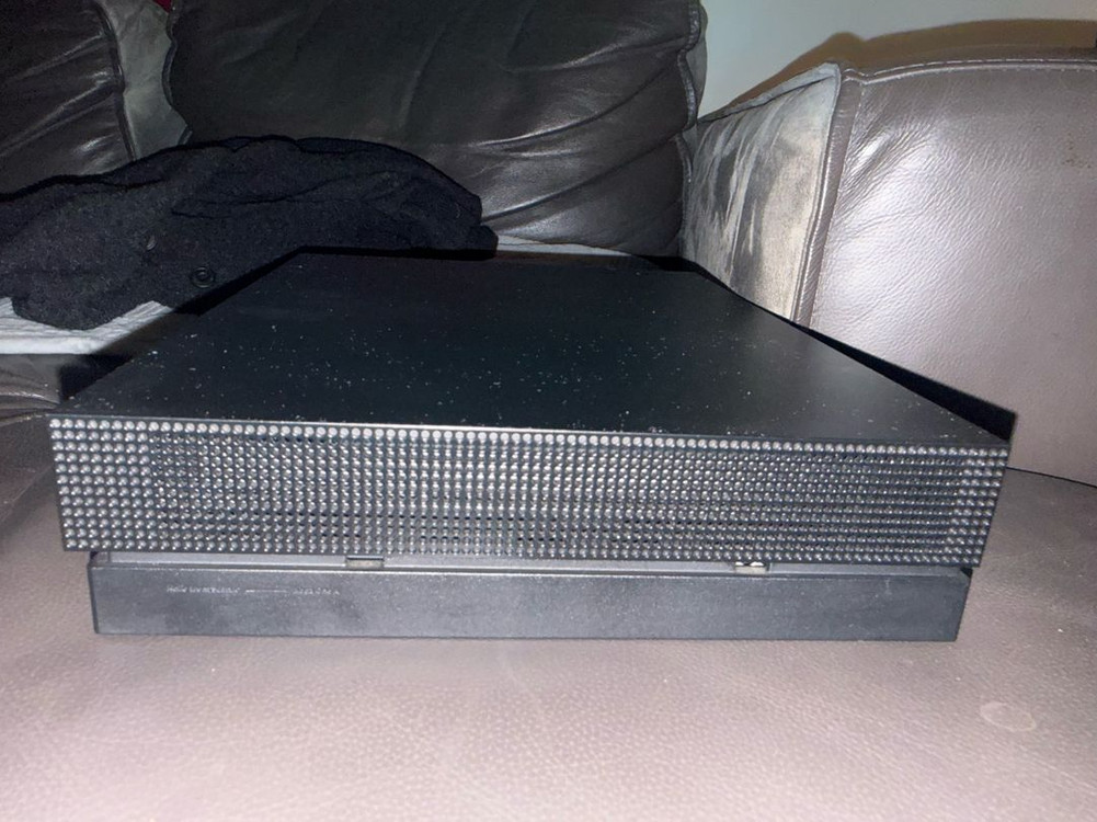 XBOX ONE X 1TB 이미지