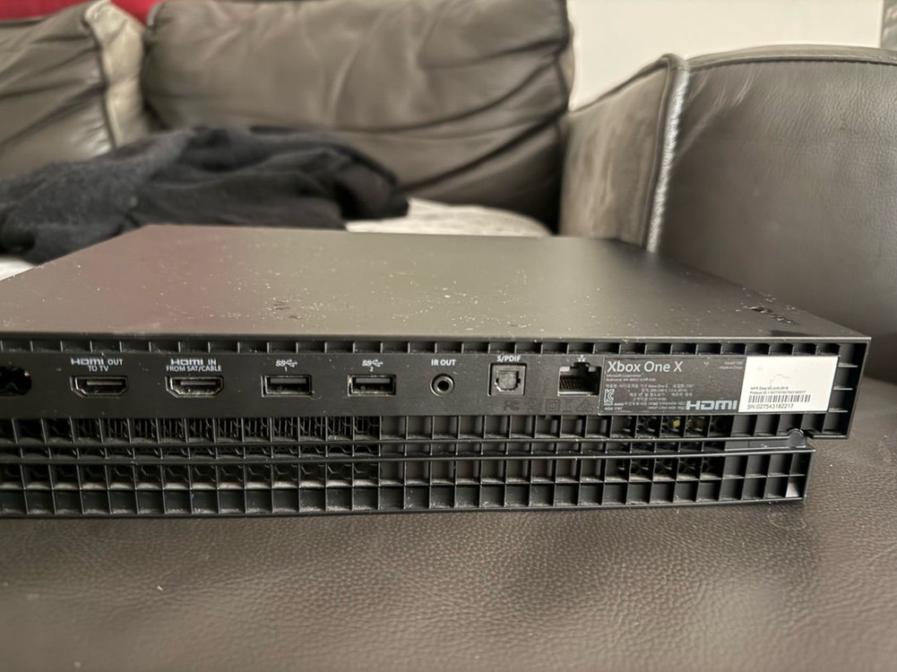 XBOX ONE X 1TB 이미지