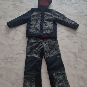 아디다스 아동 스키복 세트 (약135 정도)