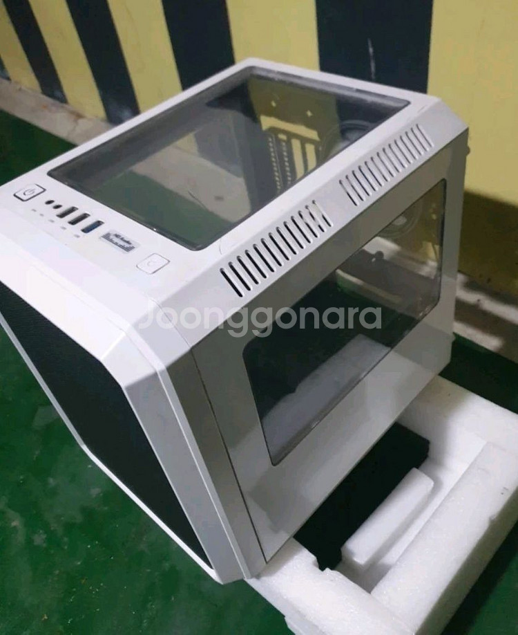 디파이 B40 미니 PC 케이스 화이트 중고--2