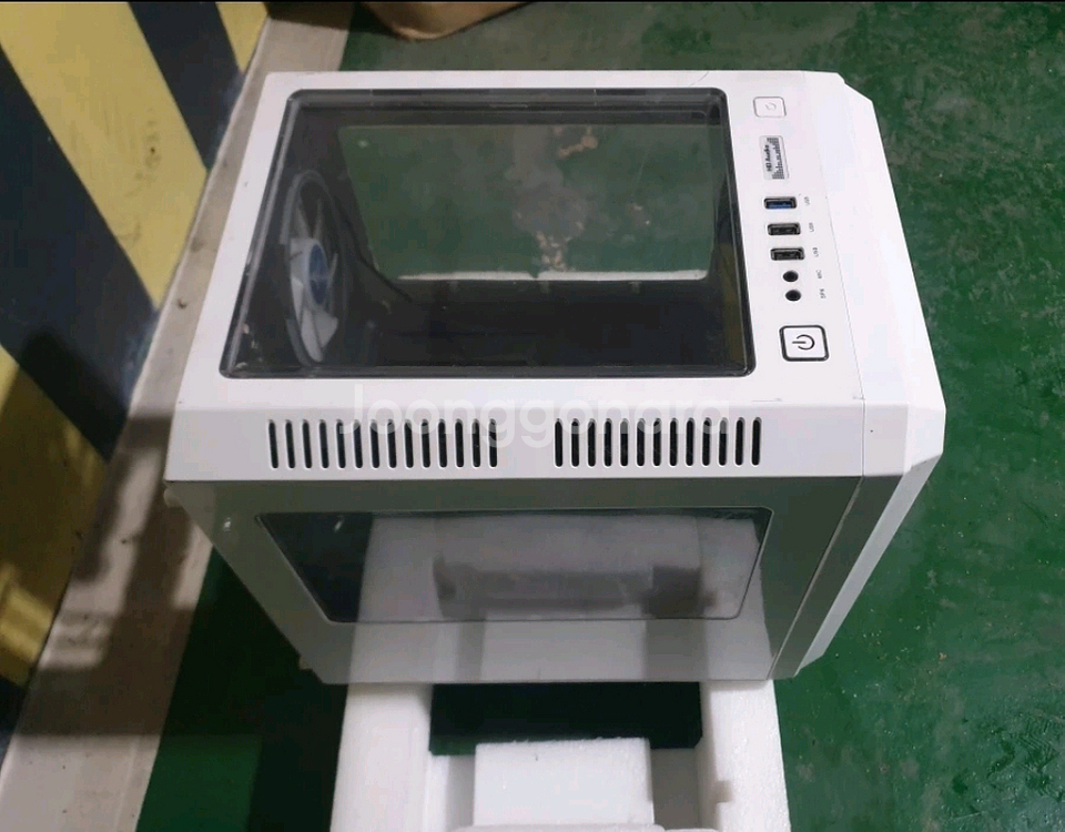 디파이 B40 미니 PC 케이스 화이트 중고--5