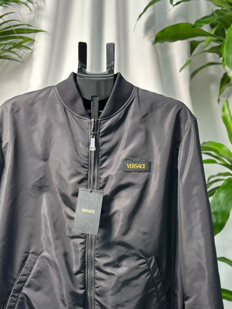 [새상품급,52사이즈]베르사체 로고 백자수 봄버 자켓--1
