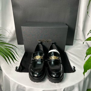 [새상품급,42사이즈]베르사체 메두사 로퍼 신발 신상