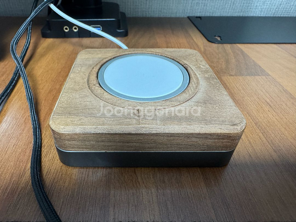 애플 맥세이프 스탠드 월넛 우드 거치대 팝니다--2