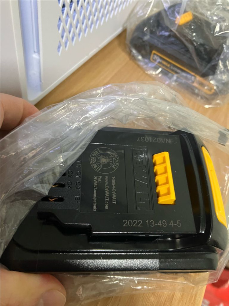 디월트 정품 베터리 18v 20v 겸용 1.5ah--0