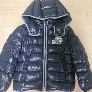 몽클레어 키즈 패딩6y 판매합니다