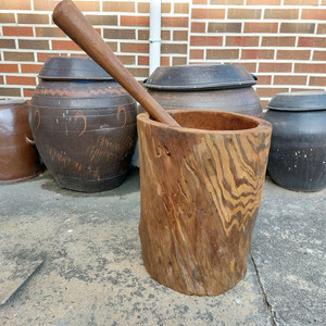 옛날 절구통 과 공이 - 소품용. 교육용. 민속품