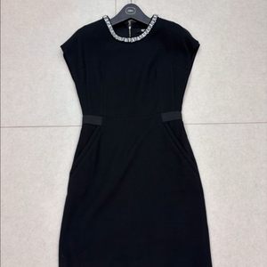 듀엘 비즈넥 블랙 원피스 (55사이즈)