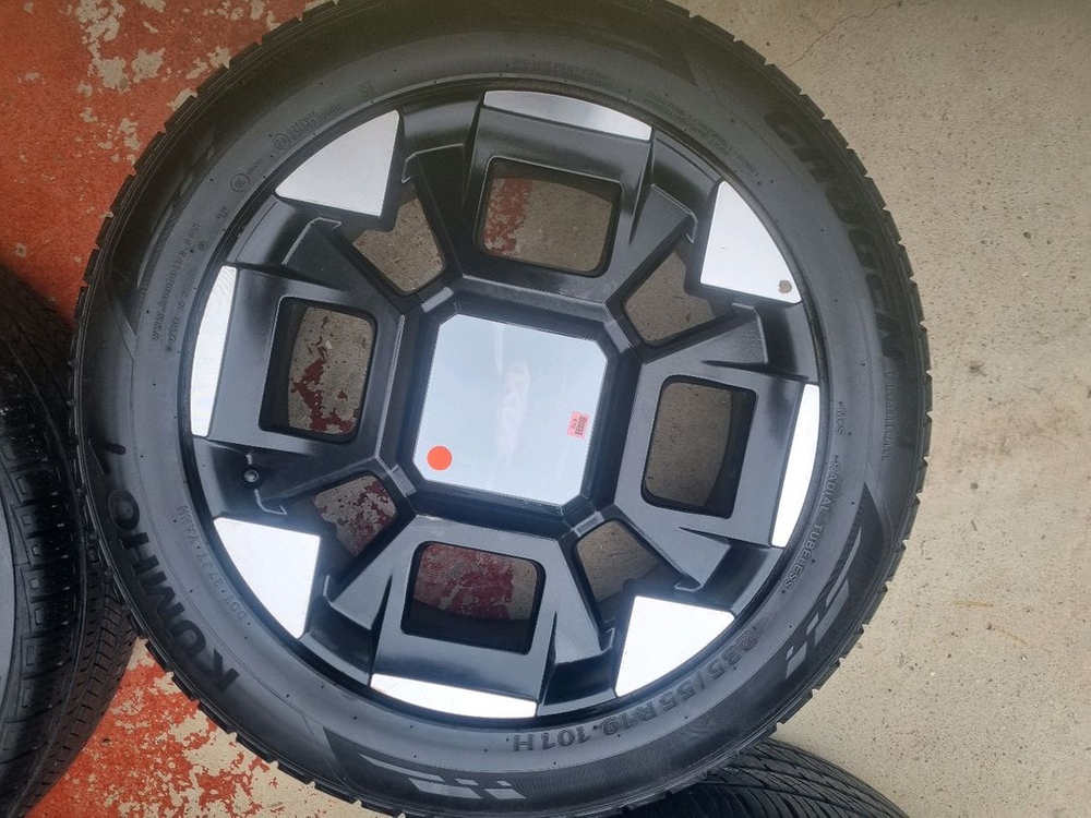 카니발 KA4 19인치 중고 휠타이어 팝니다--1