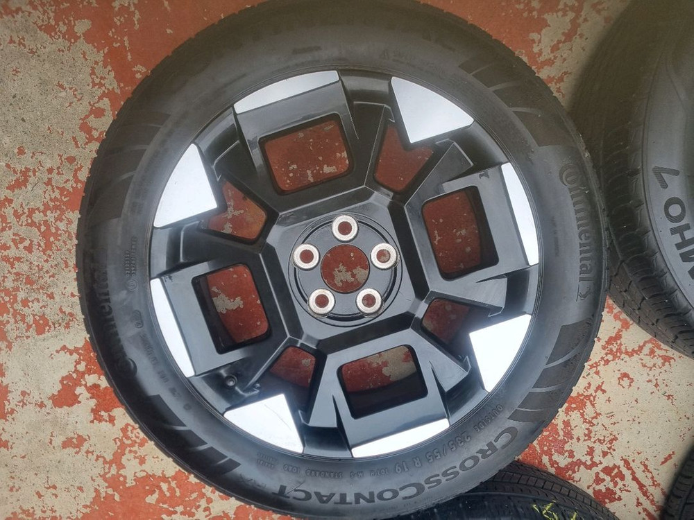 카니발 KA4 19인치 중고 휠타이어 팝니다--2