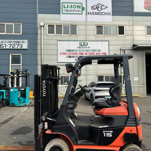 도요타 전동 1.5톤 좌식 지게차 18년식 최신형 이가격에 못구합니다.