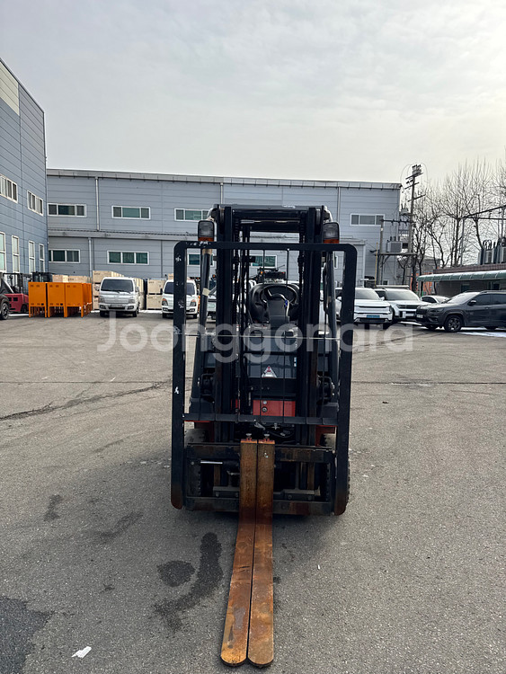 도요타 전동 1.5톤 좌식 지게차 18년식 최신형 이가격에 못구합니다.--2