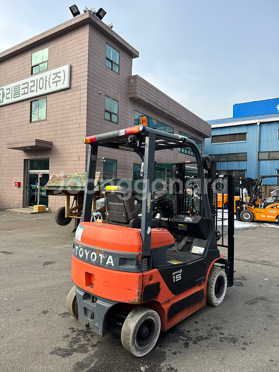 도요타 전동 1.5톤 좌식 지게차 18년식 최신형 이가격에 못구합니다.--5