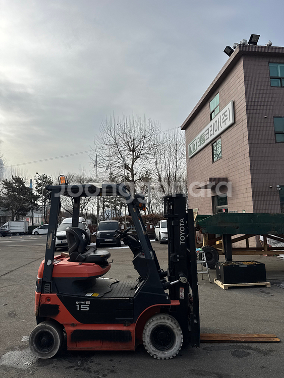 도요타 전동 1.5톤 좌식 지게차 18년식 최신형 이가격에 못구합니다.--4