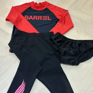 [반값택포] 키즈 래쉬가드 세트 팝니다! - 상의는 배럴키즈, 사이즈 대략 110!