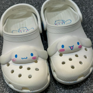 [반값택포] 크록스 정품 - 시나모롤 산리오 크록스 팝니다