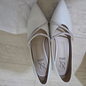 VOGA 린텐슈 가보시 펌프스 힐 8cm 아이보리 힐 팝니다