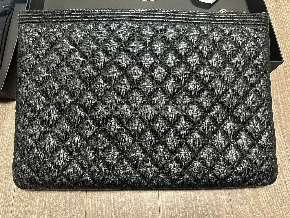 보이샤넬 캐비어 라지 금장 클러치백 판매합니다.--1