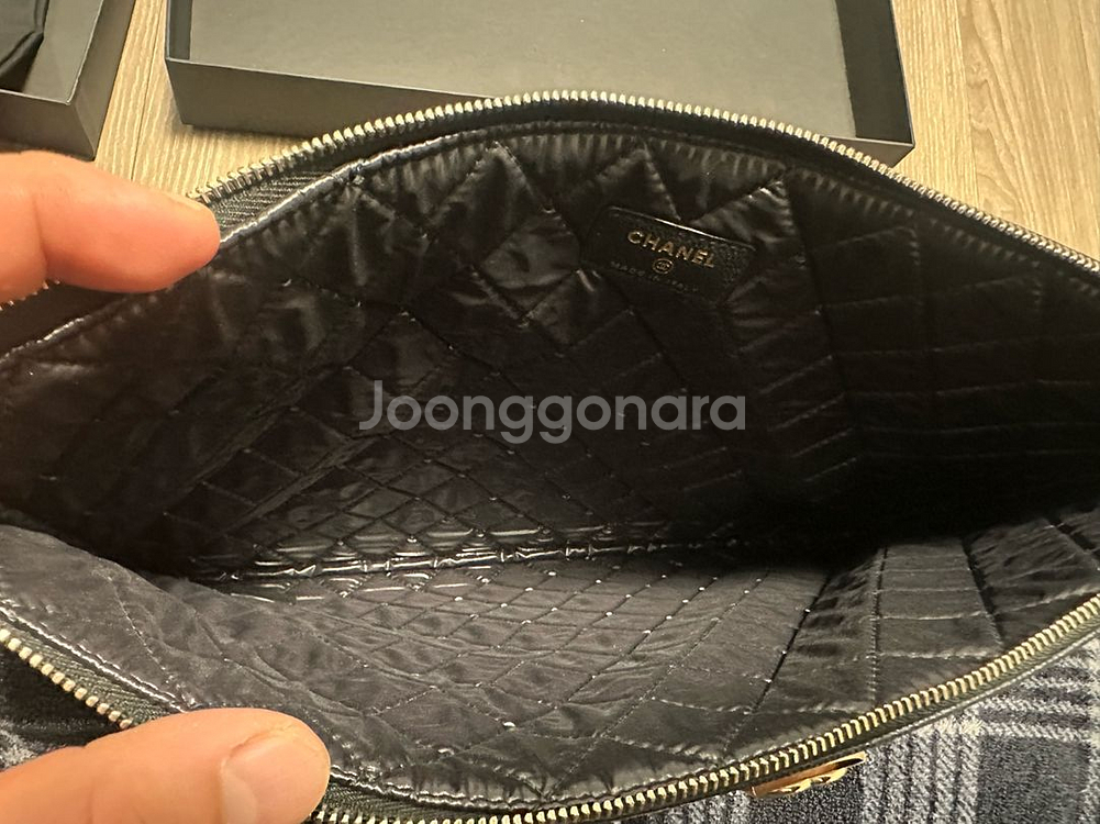 보이샤넬 캐비어 라지 금장 클러치백 판매합니다.--6