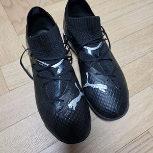 푸마 퓨쳐 7 프로 tf 255 판매합니다.