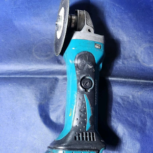 마끼다 18v 충전그라인더 DGA402 본체 팝니다 이미지