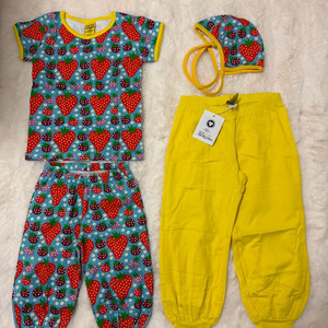 던스 파랑 빅딸기 반팔 98, 배기 74/80, 보넷 49 (수선새상품)