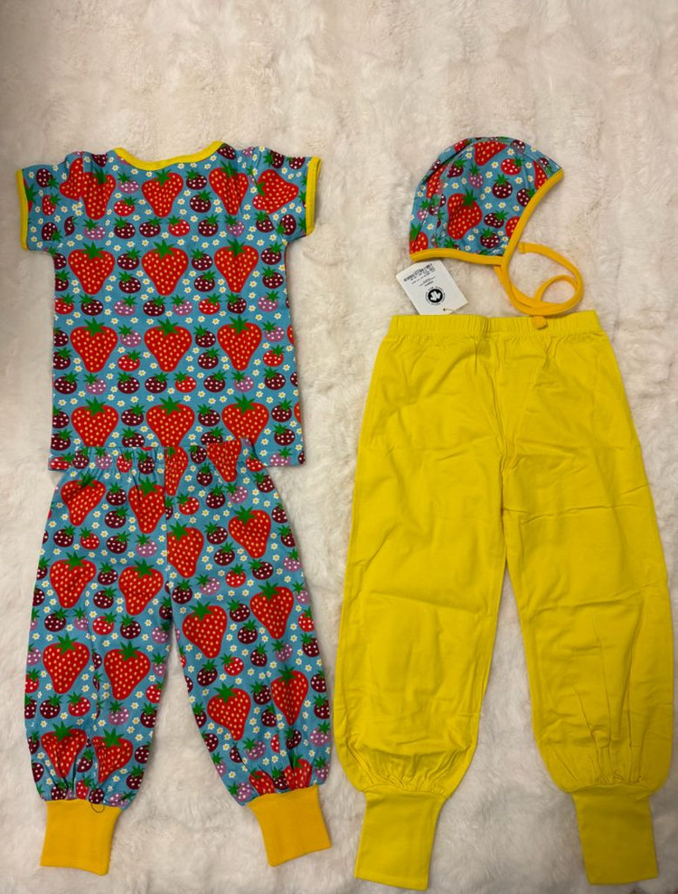 던스 파랑 빅딸기 반팔 98, 배기 74/80, 보넷 49 (수선새상품)--1