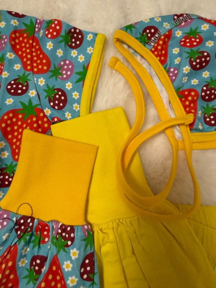 던스 파랑 빅딸기 반팔 98, 배기 74/80, 보넷 49 (수선새상품)--2