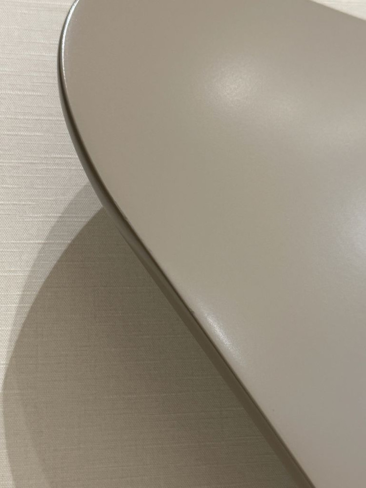 프리츠한센 세븐체어 라커드 딥클레이 이미지