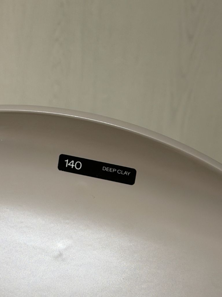 프리츠한센 세븐체어 라커드 딥클레이 이미지