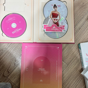 트와이스랜드 더 오프닝 콘서트 DVD 이미지