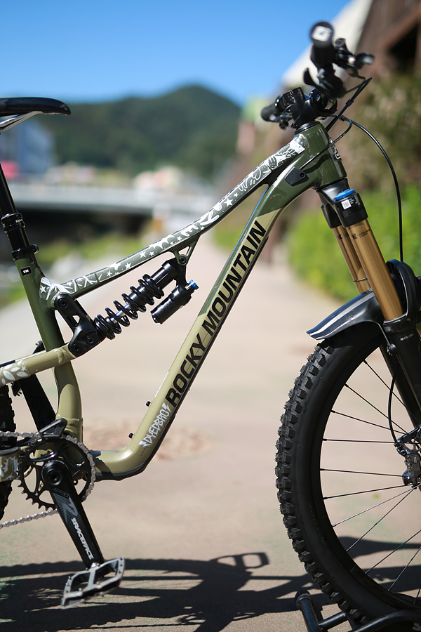 *급처A급*신차급*22년 록키마운틴 알티튜드 알로이70 코일S 27.5인치--2