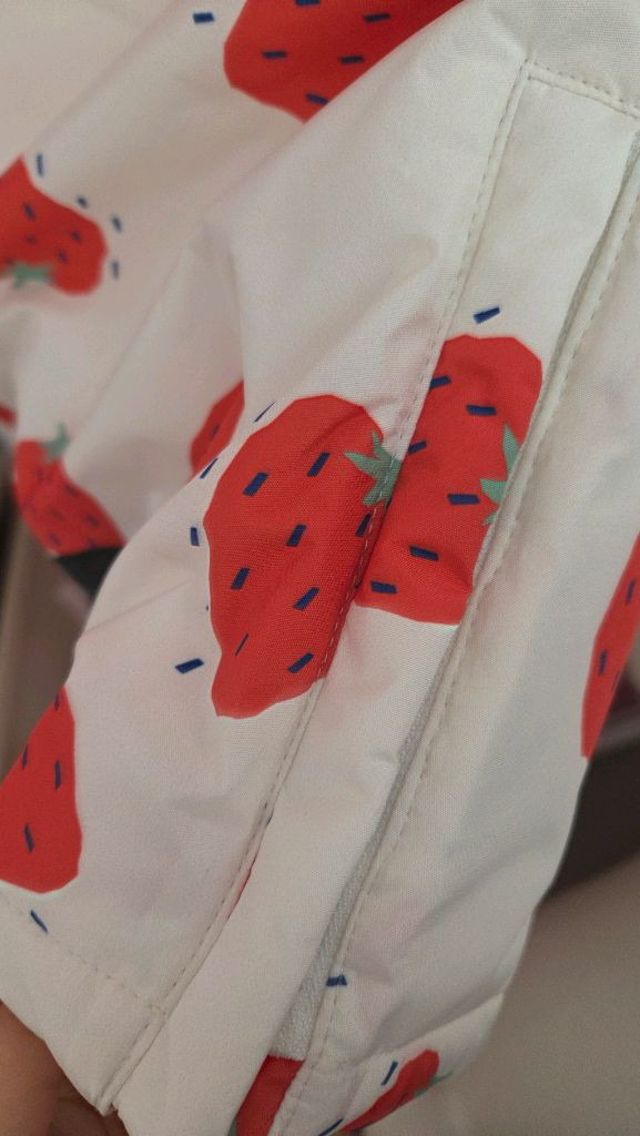 밀리밤 스키복. 유아스키복. 눈썰매옷 이미지