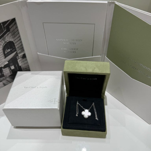 반클리프 아펠 빈티지 알함브라 펜던트 화이트골드