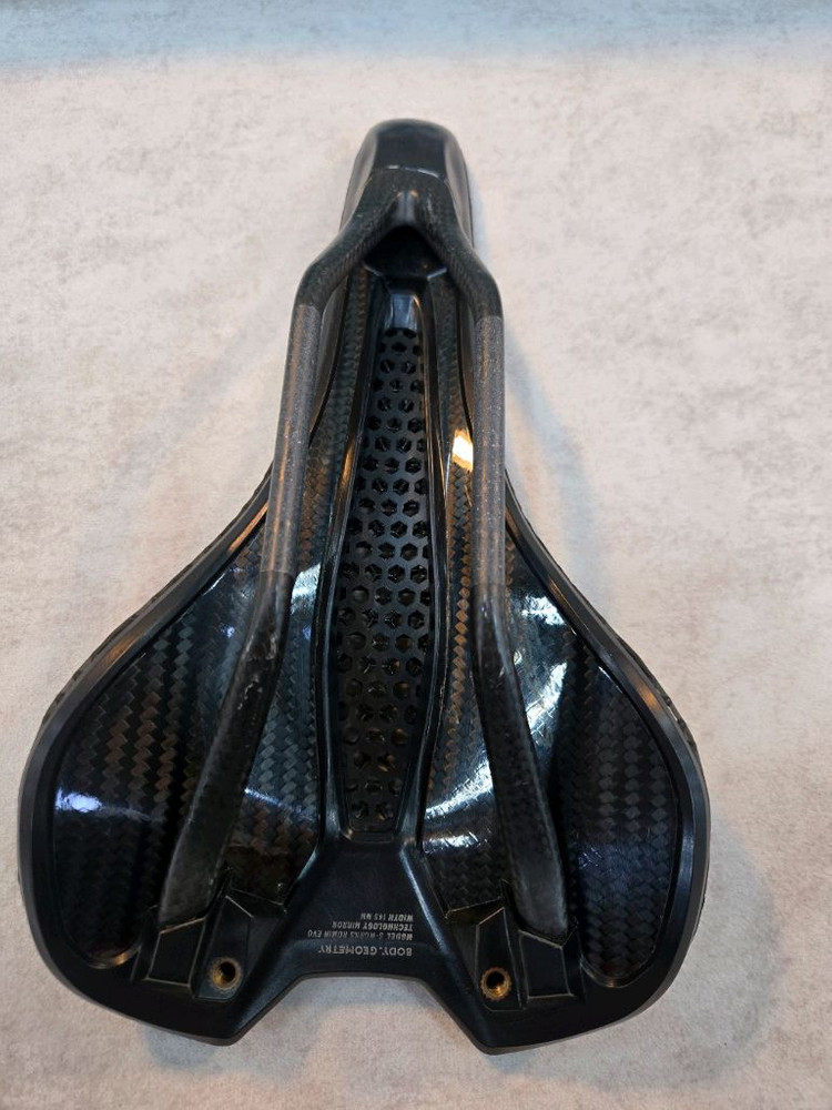 에스웍스 로민미러 3D 로드자전거안장 143--3