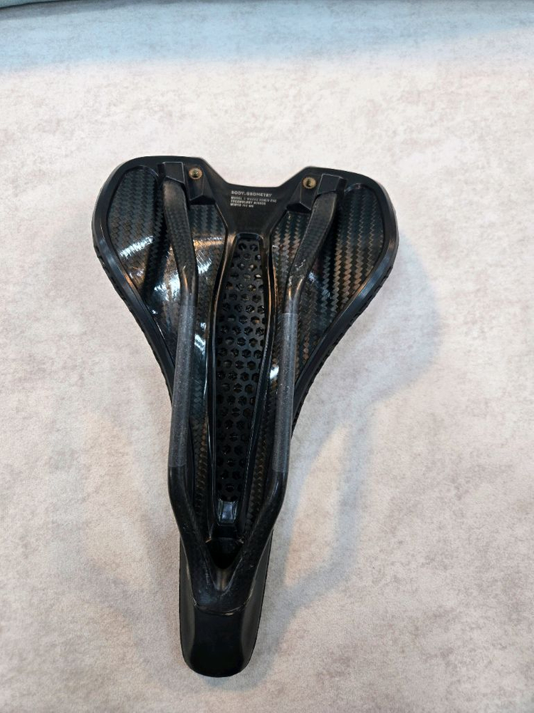 에스웍스 로민미러 3D 로드자전거안장 143--4