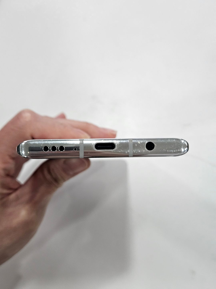 벨벳 128GB 화이트 C급--4