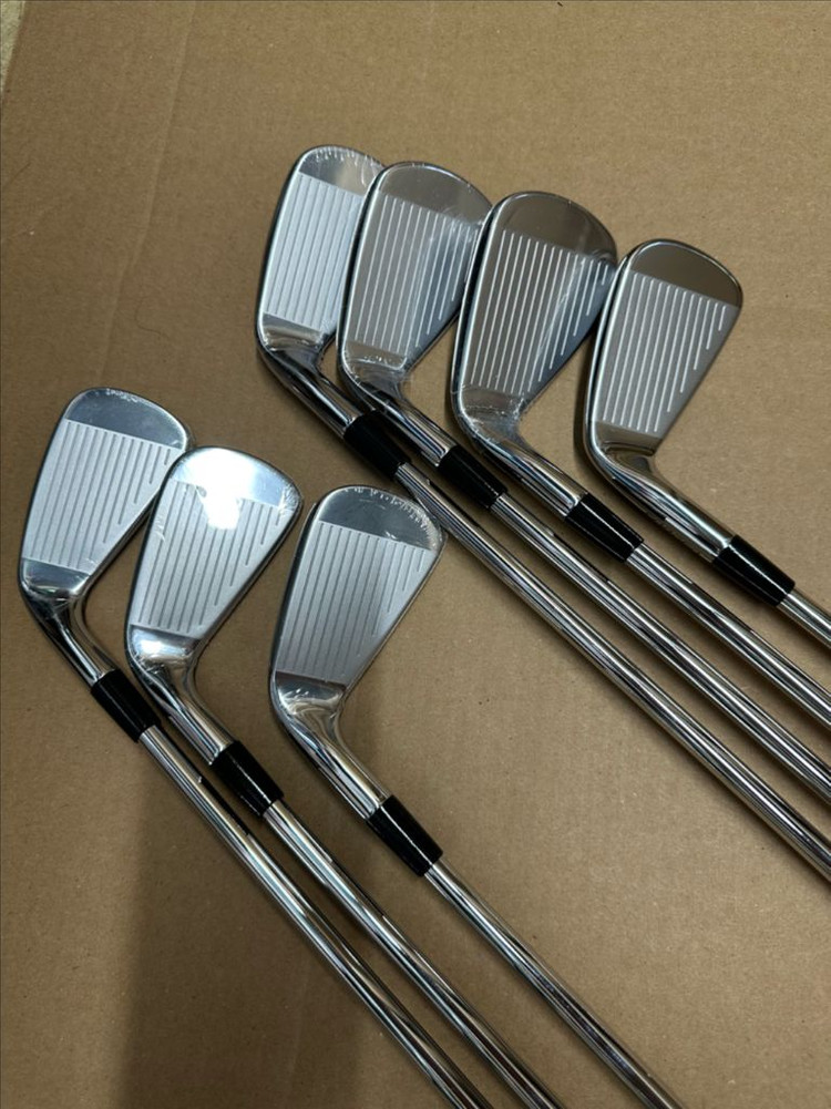 커클랜드 시그니춰 드라이버 & 시그니춰 7 아이언세트 이미지